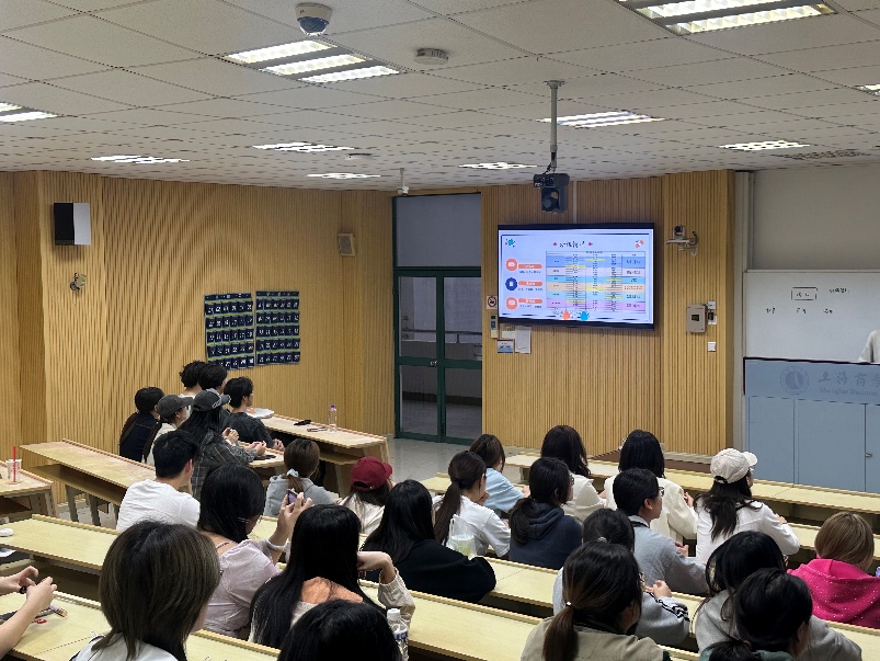 图2：学长会新成员了解组织架构