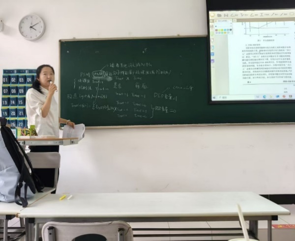 图1：培训老师进行讲解