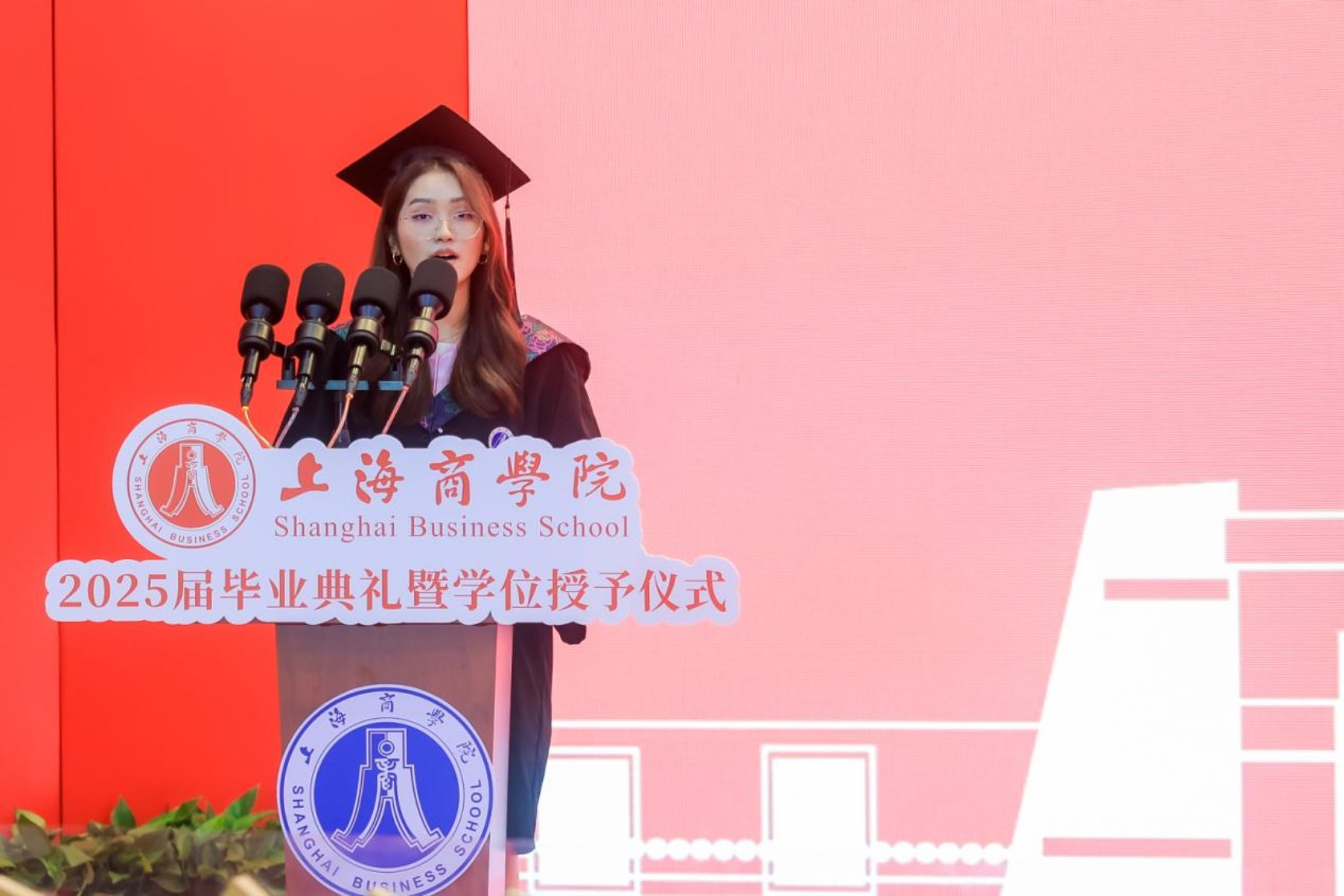 图8：留学生代表发言