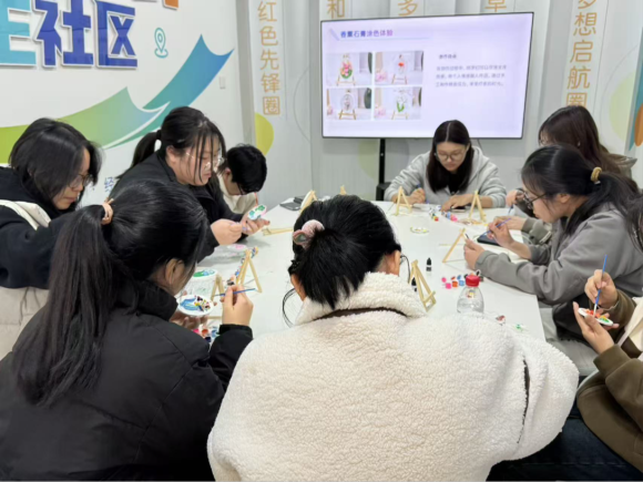 图5：香薰石膏涂色体验现场